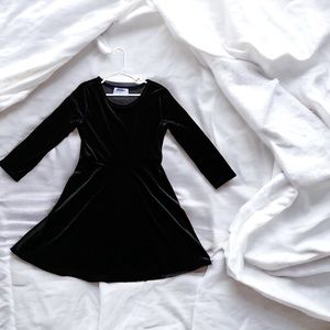 Old Navy black kids dress (G)